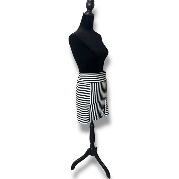 Black and White Contrasting Stripes High Waist Bodycon Mini Pencil Skirt - Picture 3 of 15
